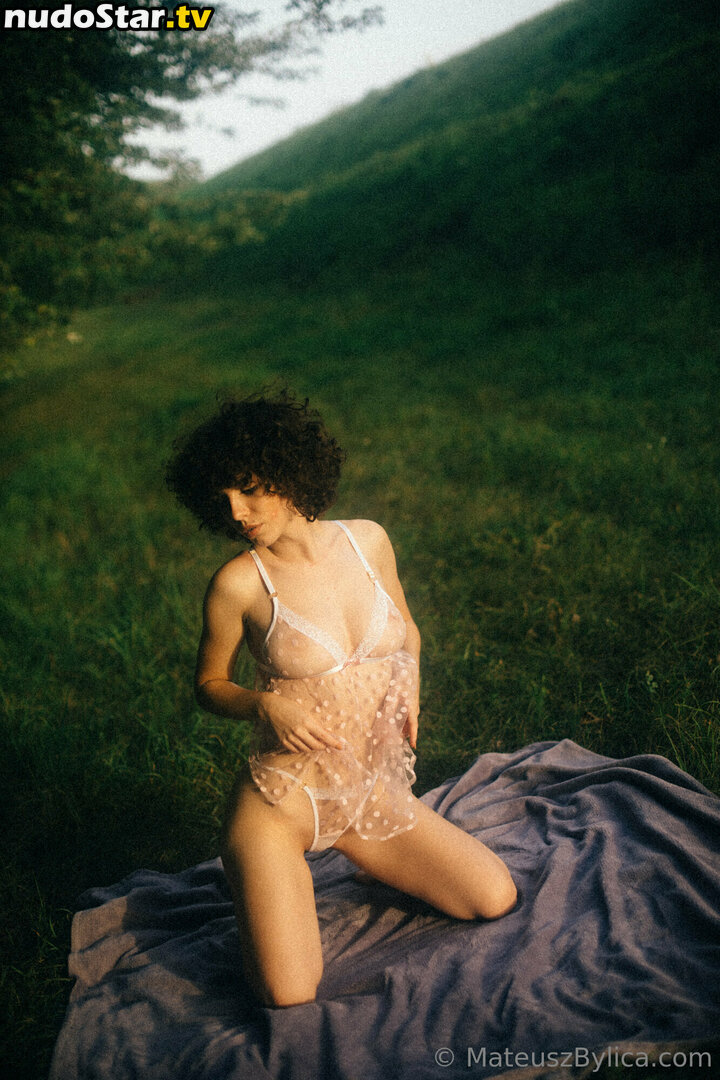 curlyvictoria / curlywiktoria / curlyyycue / wiktoria moldawiak Nude OnlyFans Leaked Photo #166