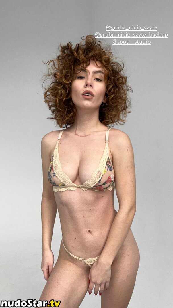 curlyvictoria / curlywiktoria / curlyyycue / wiktoria moldawiak Nude OnlyFans Leaked Photo #196