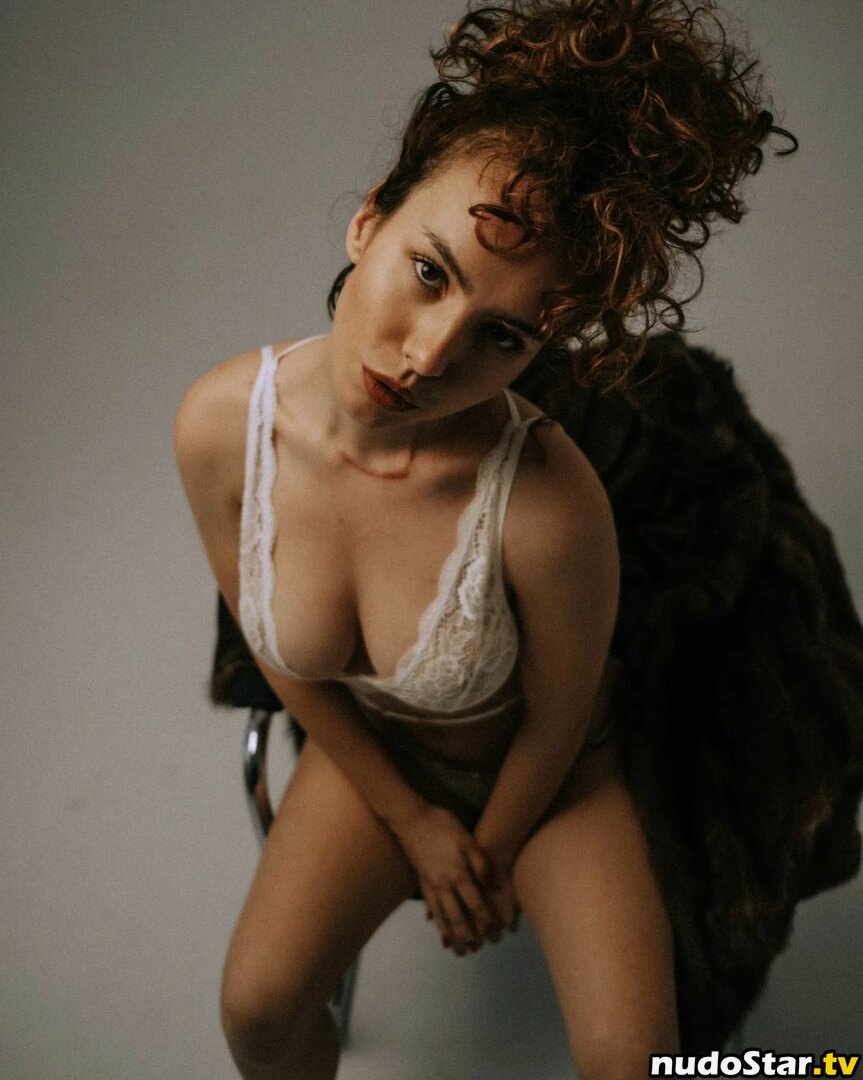 curlyvictoria / curlywiktoria / curlyyycue / wiktoria moldawiak Nude OnlyFans Leaked Photo #256