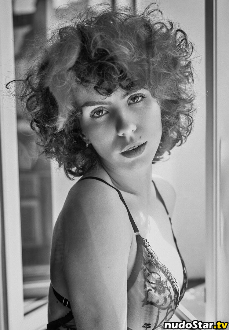curlyvictoria / curlywiktoria / curlyyycue / wiktoria moldawiak Nude OnlyFans Leaked Photo #286