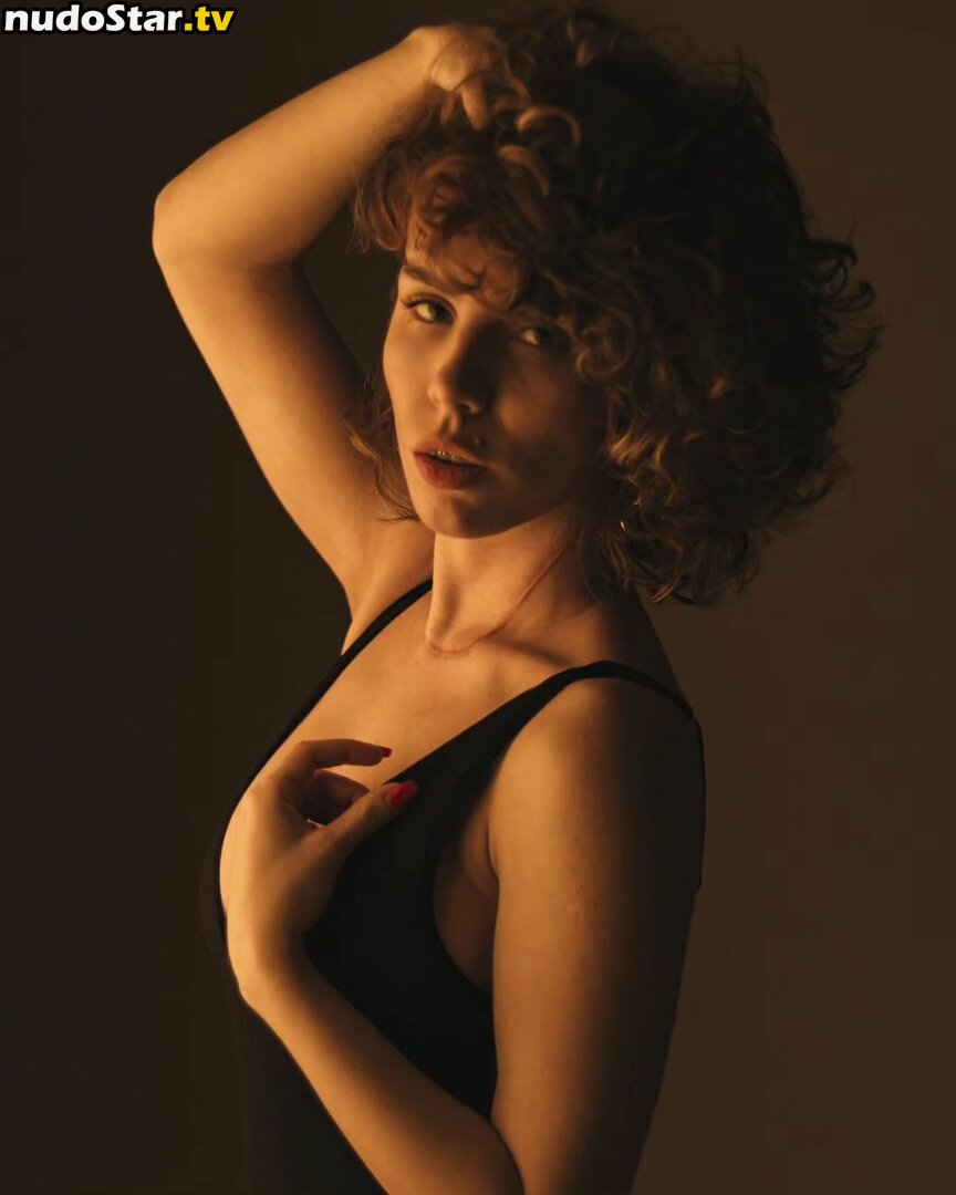 curlyvictoria / curlywiktoria / curlyyycue / wiktoria moldawiak Nude OnlyFans Leaked Photo #411