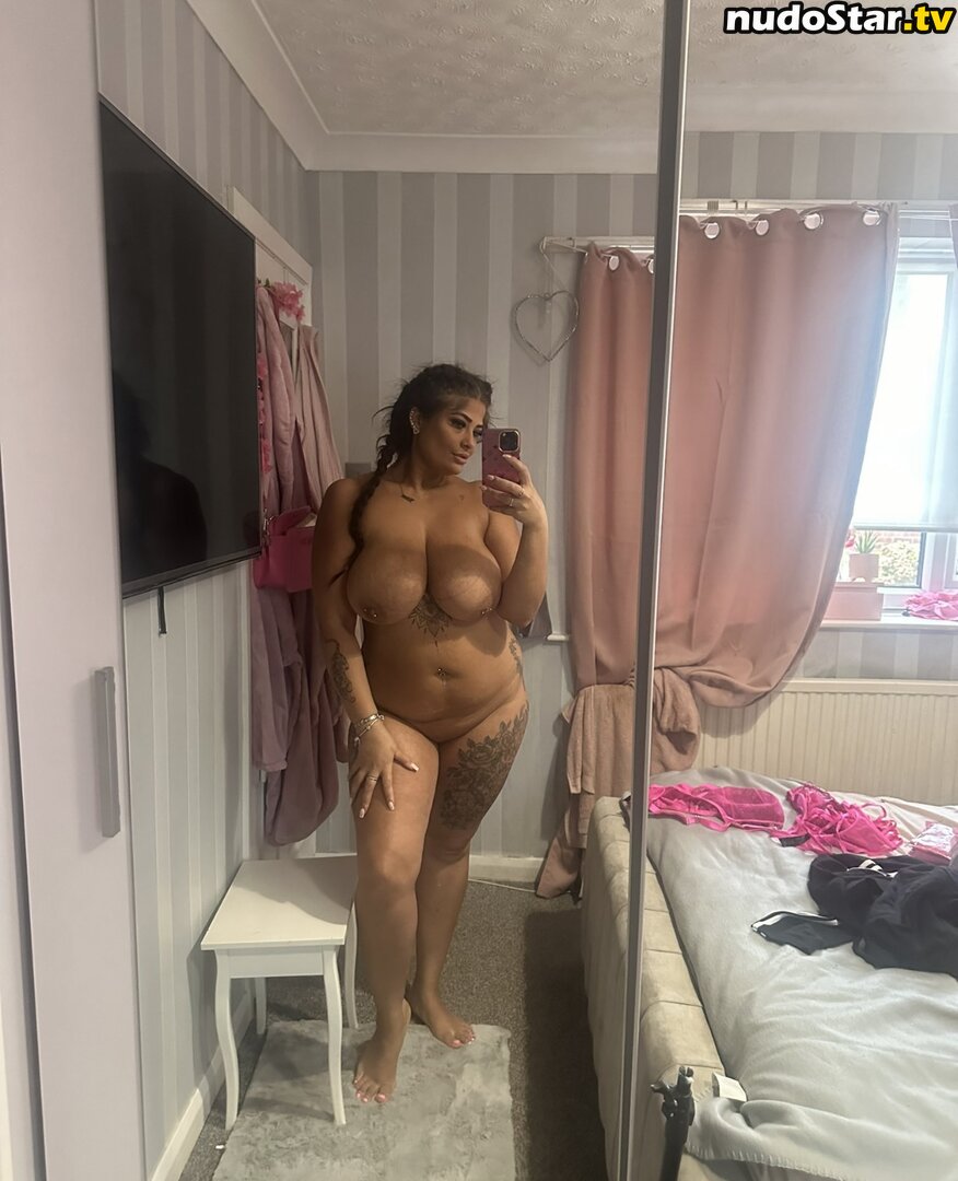 Curvyandiloveit Nude OnlyFans Leaked Photo #16
