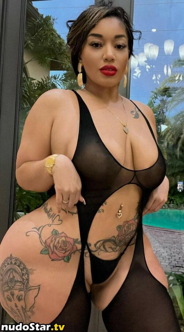 Curvyredbone / curvyred / therealshannon_m Nude OnlyFans Leaked Photo #1