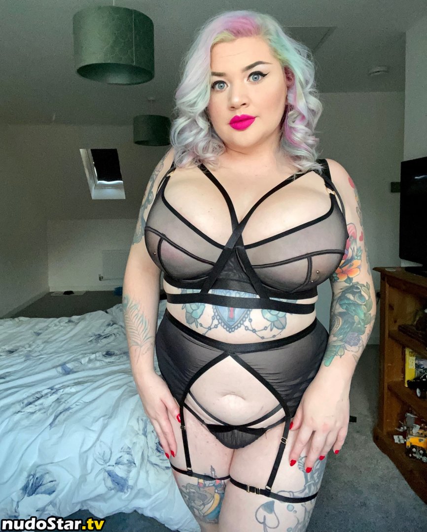 Curvysjay / afieldguidetogettinglost Nude OnlyFans Leaked Photo #1