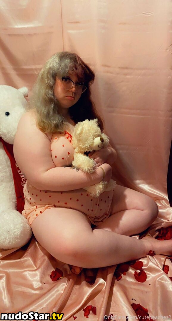 babypeachesvenuss / cutepeaches2 Nude OnlyFans Leaked Photo #17