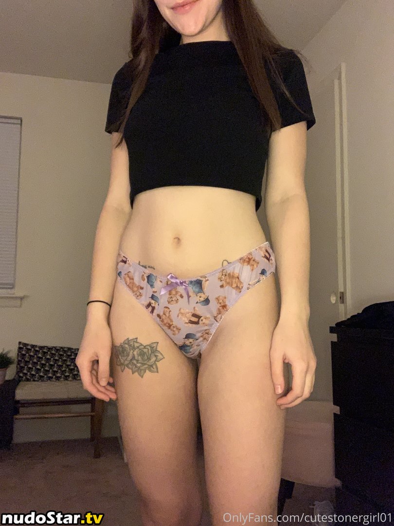 cutestonergirl01 / thelilpretty_1 Nude OnlyFans Leaked Photo #25