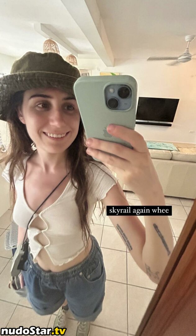 Doddleoddle / Dodie Clark Nude OnlyFans Leaked Photo #96