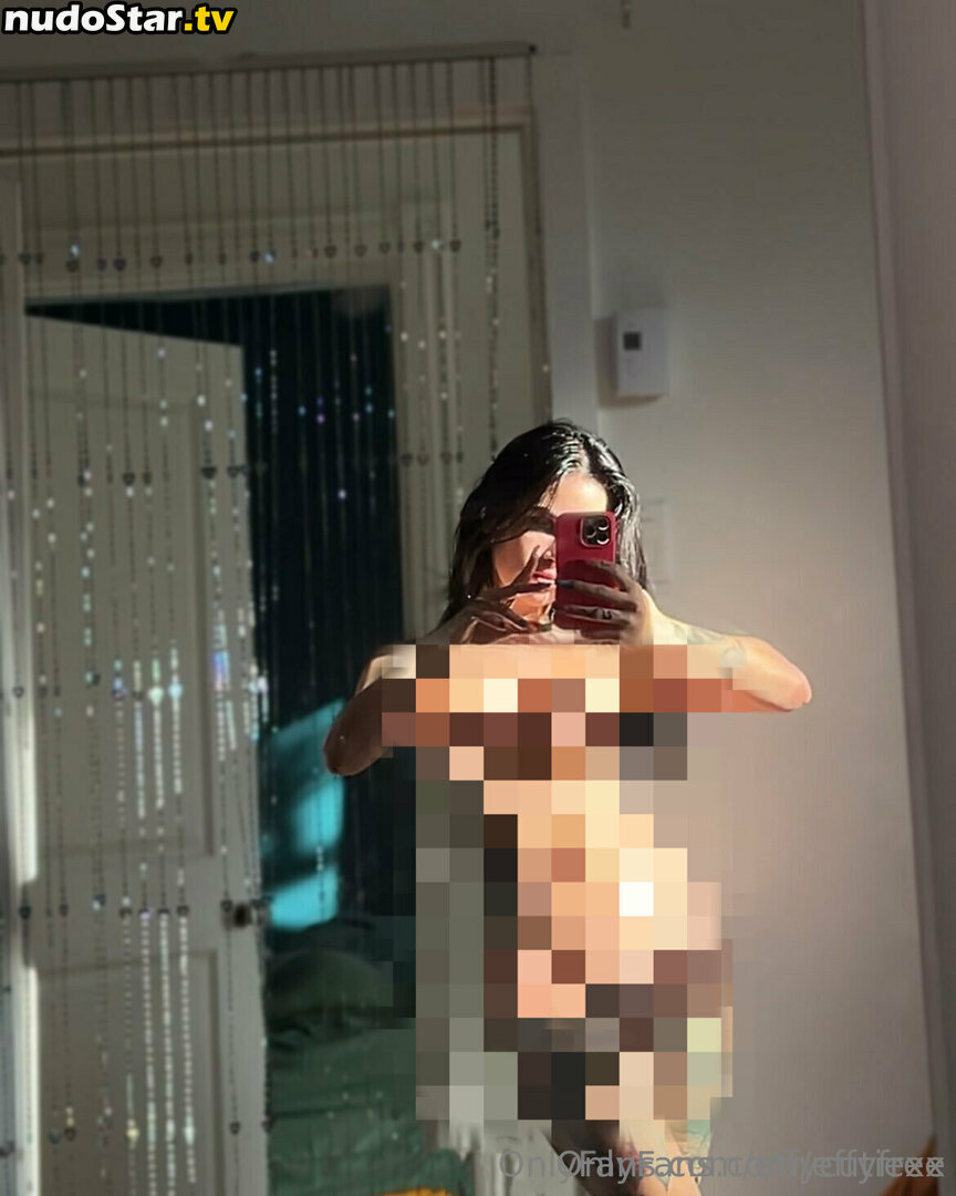 effycutiex / effyfree Nude OnlyFans Leaked Photo #166