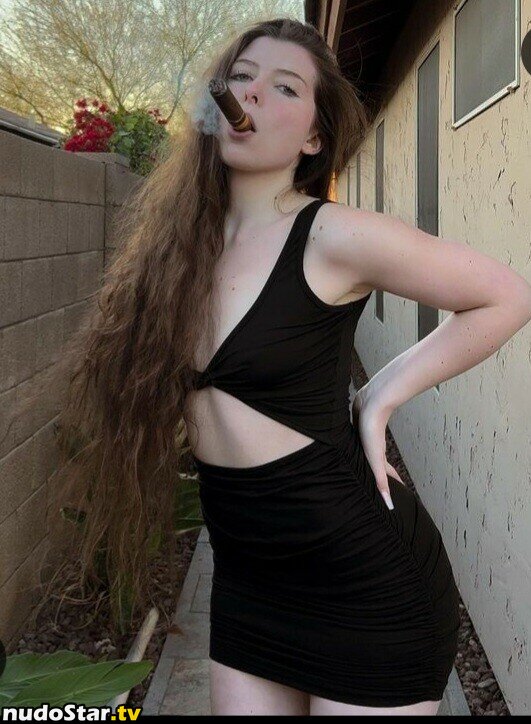 Elizabeth Finis / cigarstunner Nude OnlyFans Leaked Photo #5