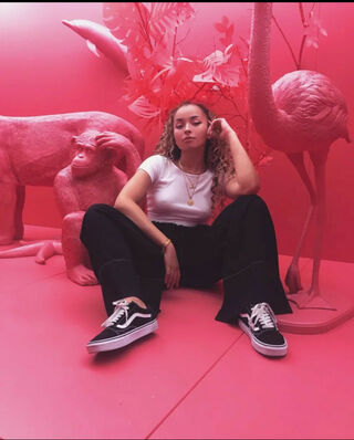 Ella Eyre