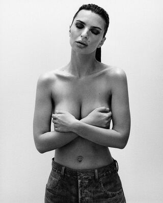 Emily Ratajkowski