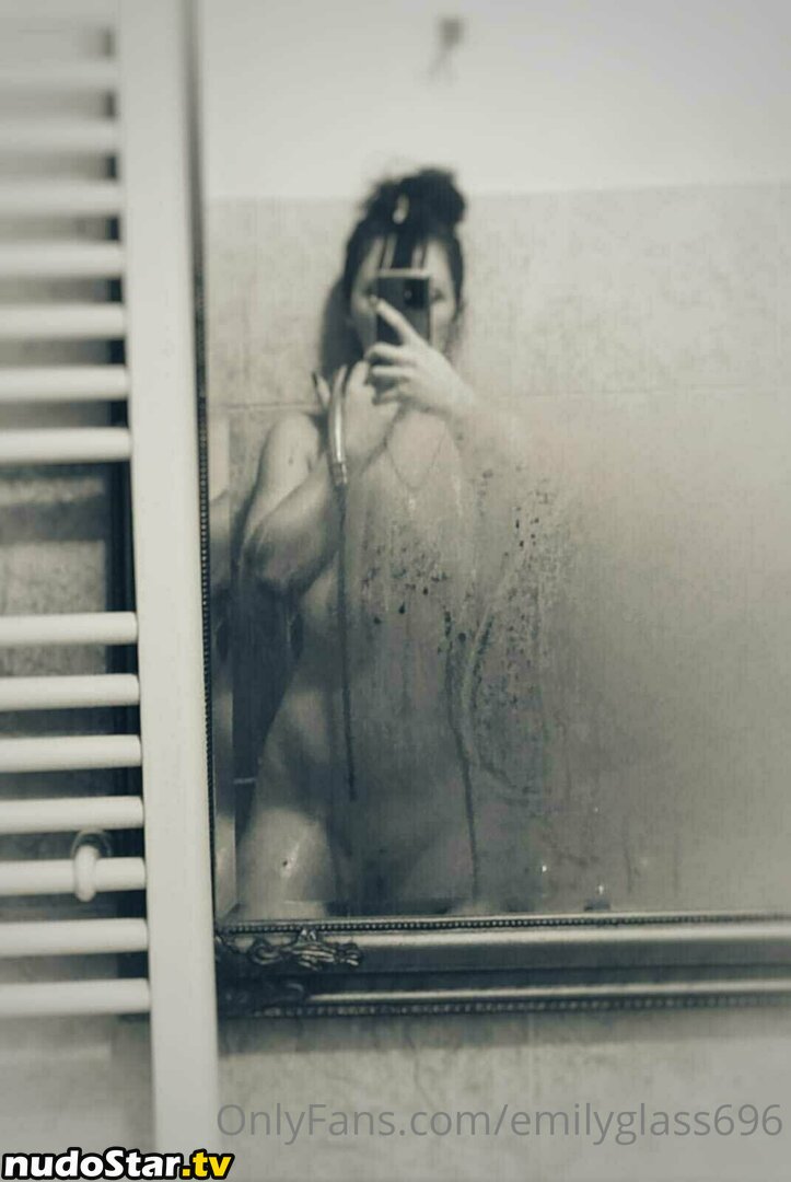 emilyglass696 / emilyxglass Nude OnlyFans Leaked Photo #2