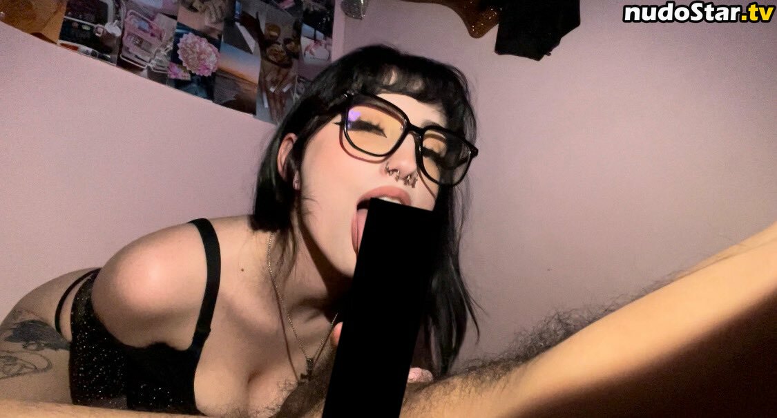 Emilyy Manson / spitreligion Nude OnlyFans Leaked Photo #9