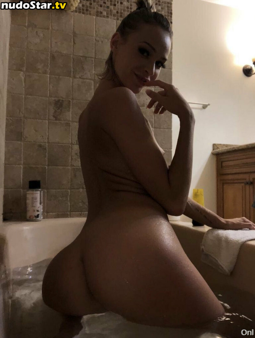 emmahix_xo / emmahixofficial Nude OnlyFans Leaked Photo #5