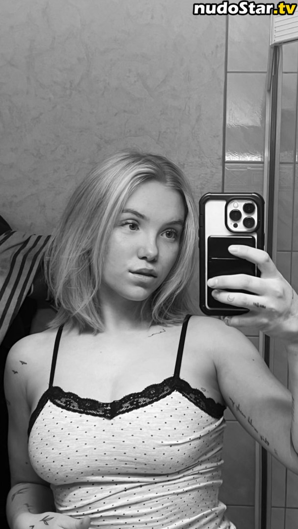 Erika Lindgren / Erikalindgr3n Nude OnlyFans Leaked Photo #1