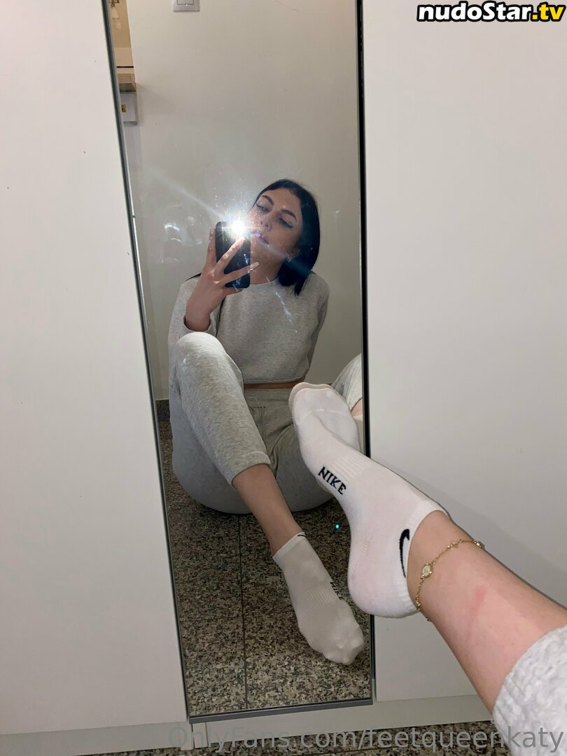 feetqueen1999 / feetqueenkaty Nude OnlyFans Leaked Photo #2