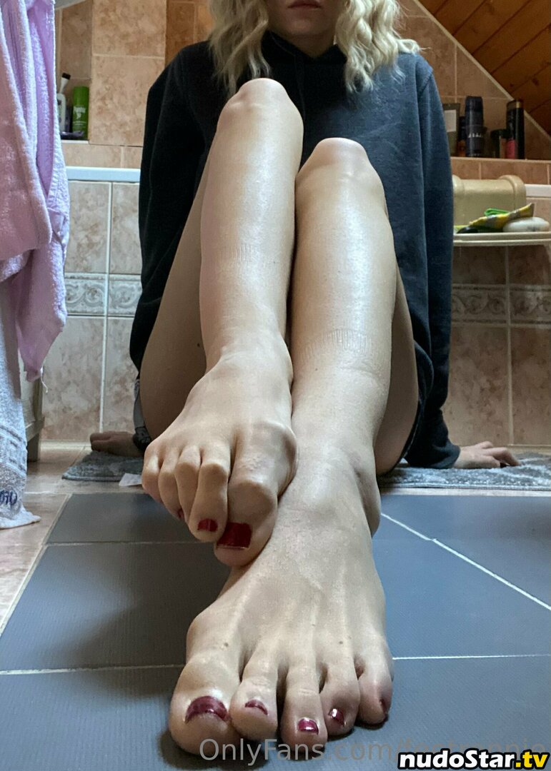 backonmyfeet / feetronnie Nude OnlyFans Leaked Photo #17