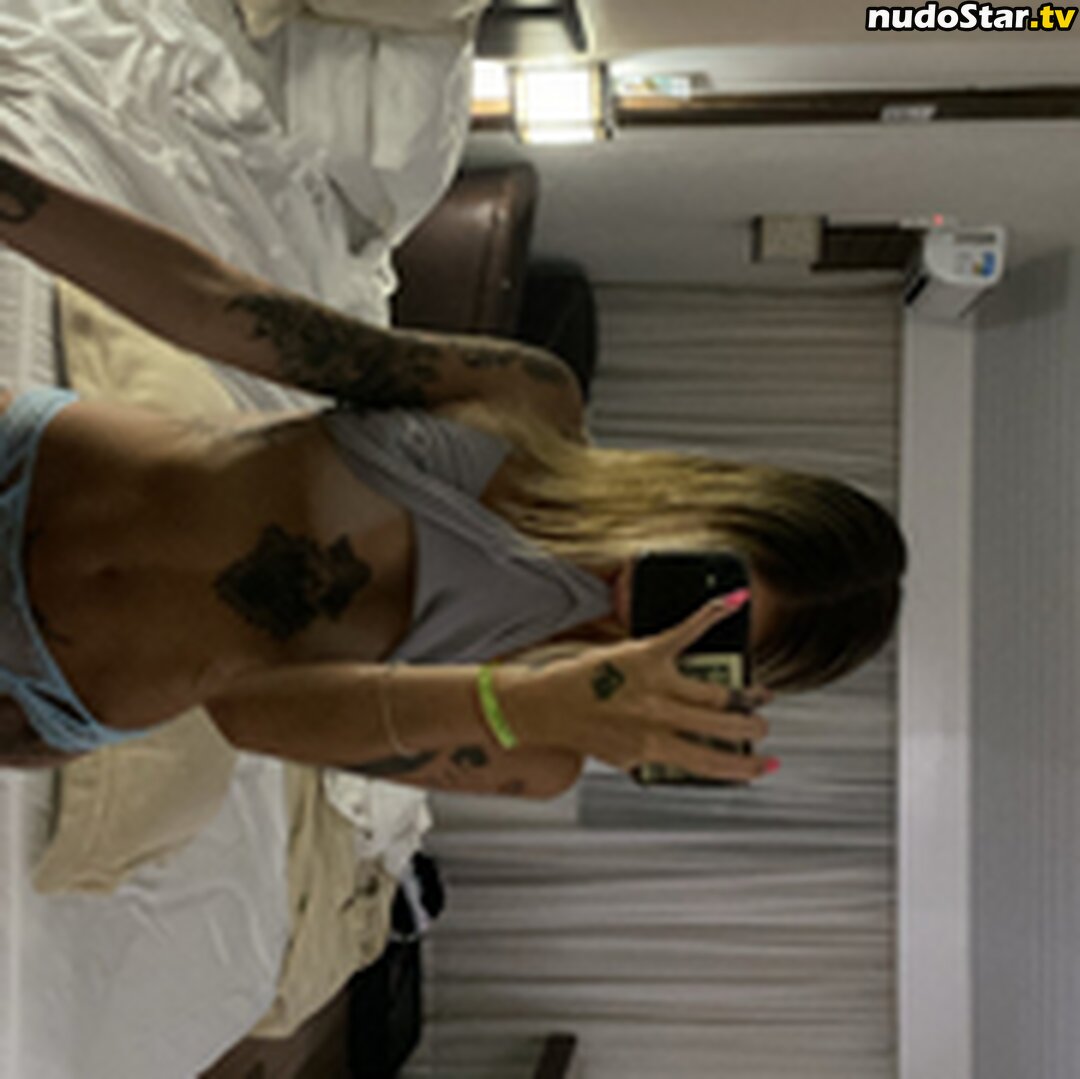 Felissigw / mica_carrascomi Nude OnlyFans Leaked Photo #6