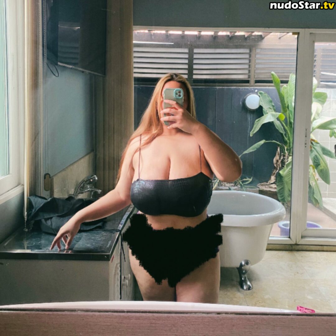 Chayada Dulyasatien (Busty Thai Model / fhong_fionax Nude OnlyFans Leaked Photo #10