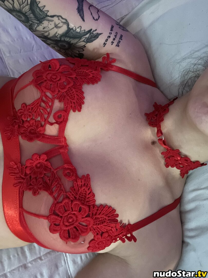 freevixly / xsarah_amyx Nude OnlyFans Leaked Photo #16