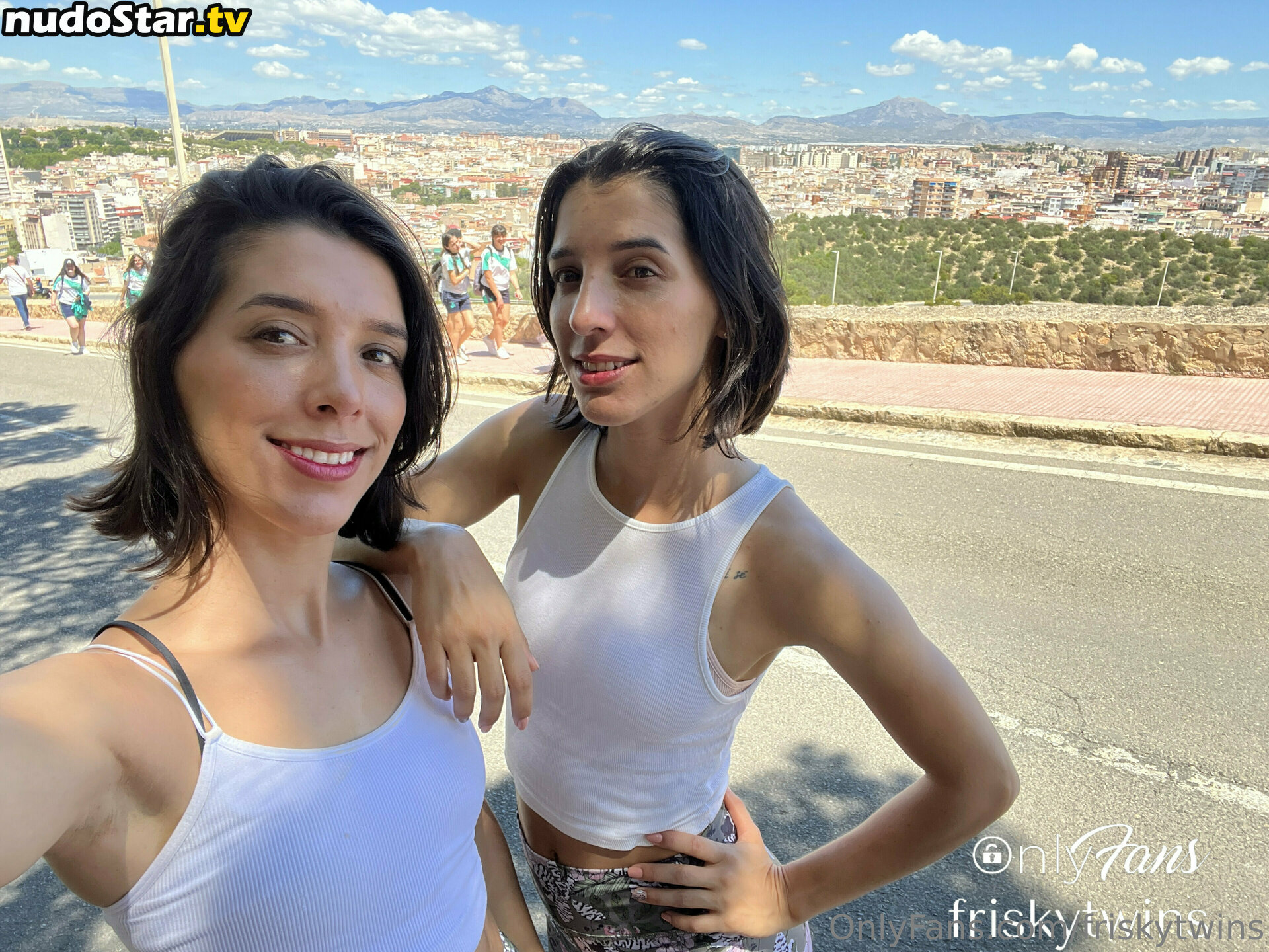 Frisky Twins / FriskyAna / FriskyIsa / frisky_ana / friskytwins Nude OnlyFans Leaked Photo #42