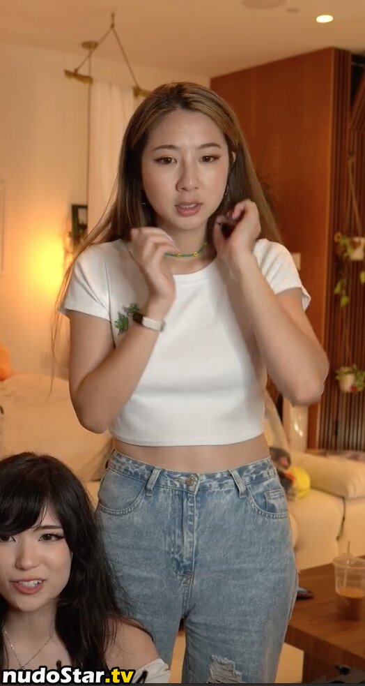 Fuslie / Leslie Nude OnlyFans Leaked Photo #99