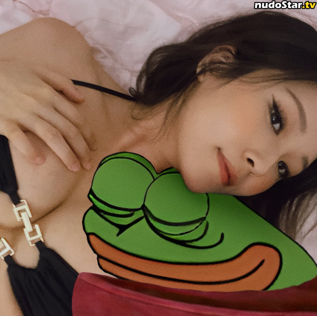 Fuslie / Leslie Nude OnlyFans Leaked Photo #333