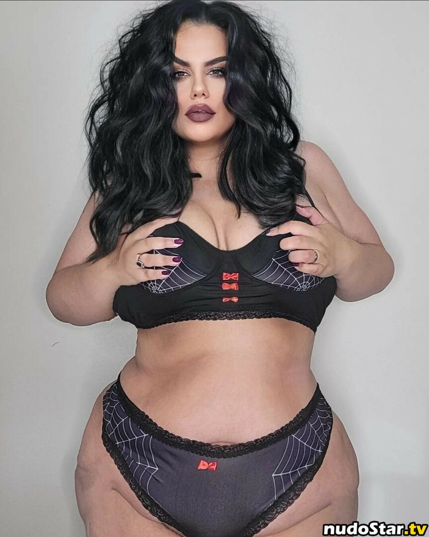 G0thiccthighs / gothiccthighs / https: Nude OnlyFans Leaked Photo #2