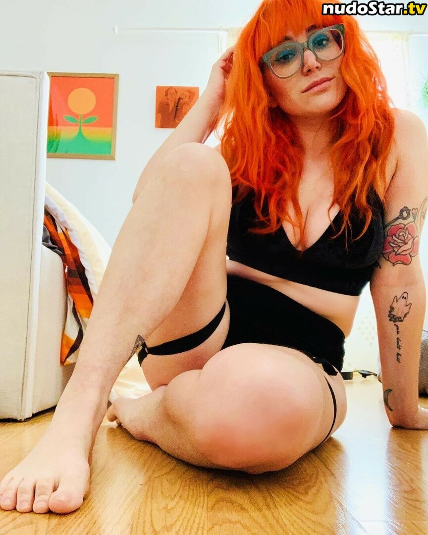 Gaby Dunn / JustBetweenUs / gabyroad Nude OnlyFans Leaked Photo #37