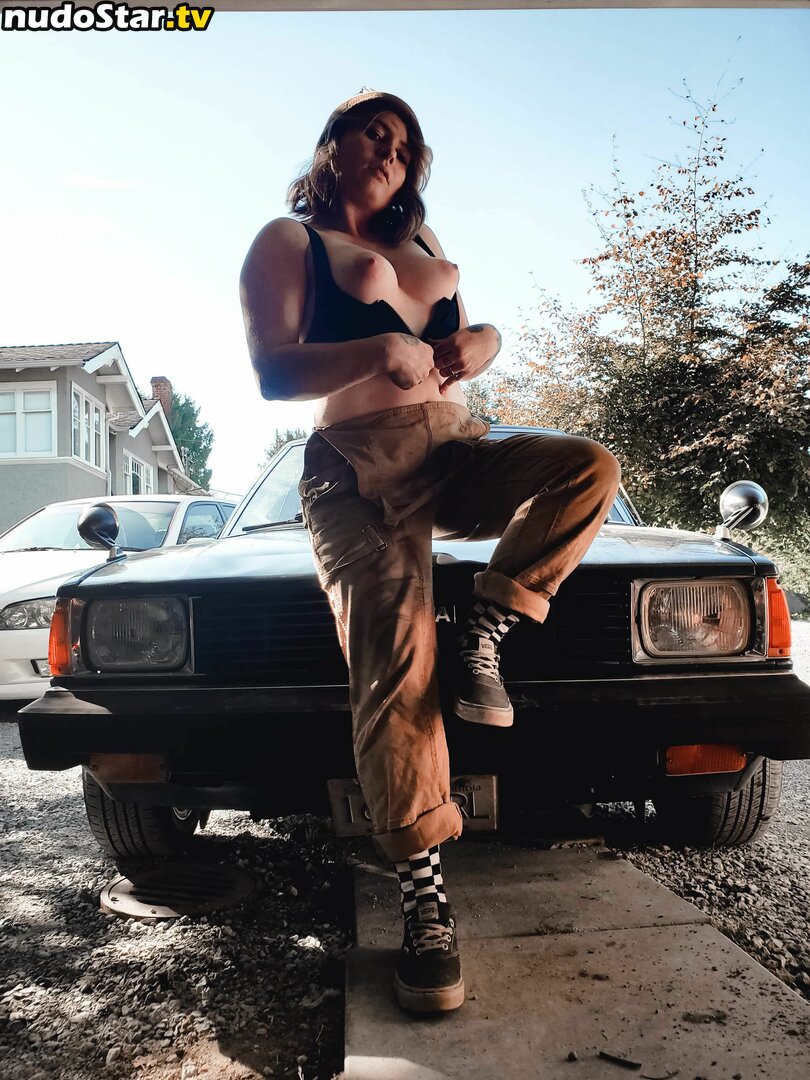 Girlwiththekp61 / MissCreature / mechanicmommy / yuckfah Nude OnlyFans Leaked Photo #11