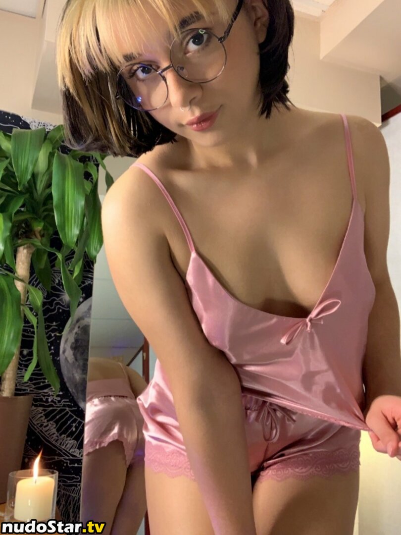 glasses_gf Nude OnlyFans Leaked Photo #18
