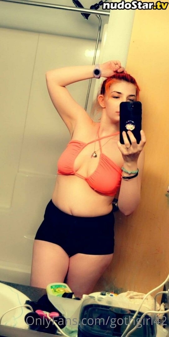 gothgirl42 / gothgorl420 Nude OnlyFans Leaked Photo #19