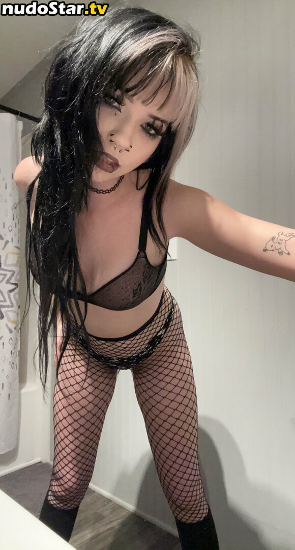 H0neyR3venge / gothichorrorcliche / gothictropic / gothicwhorror Nude OnlyFans Leaked Photo #46