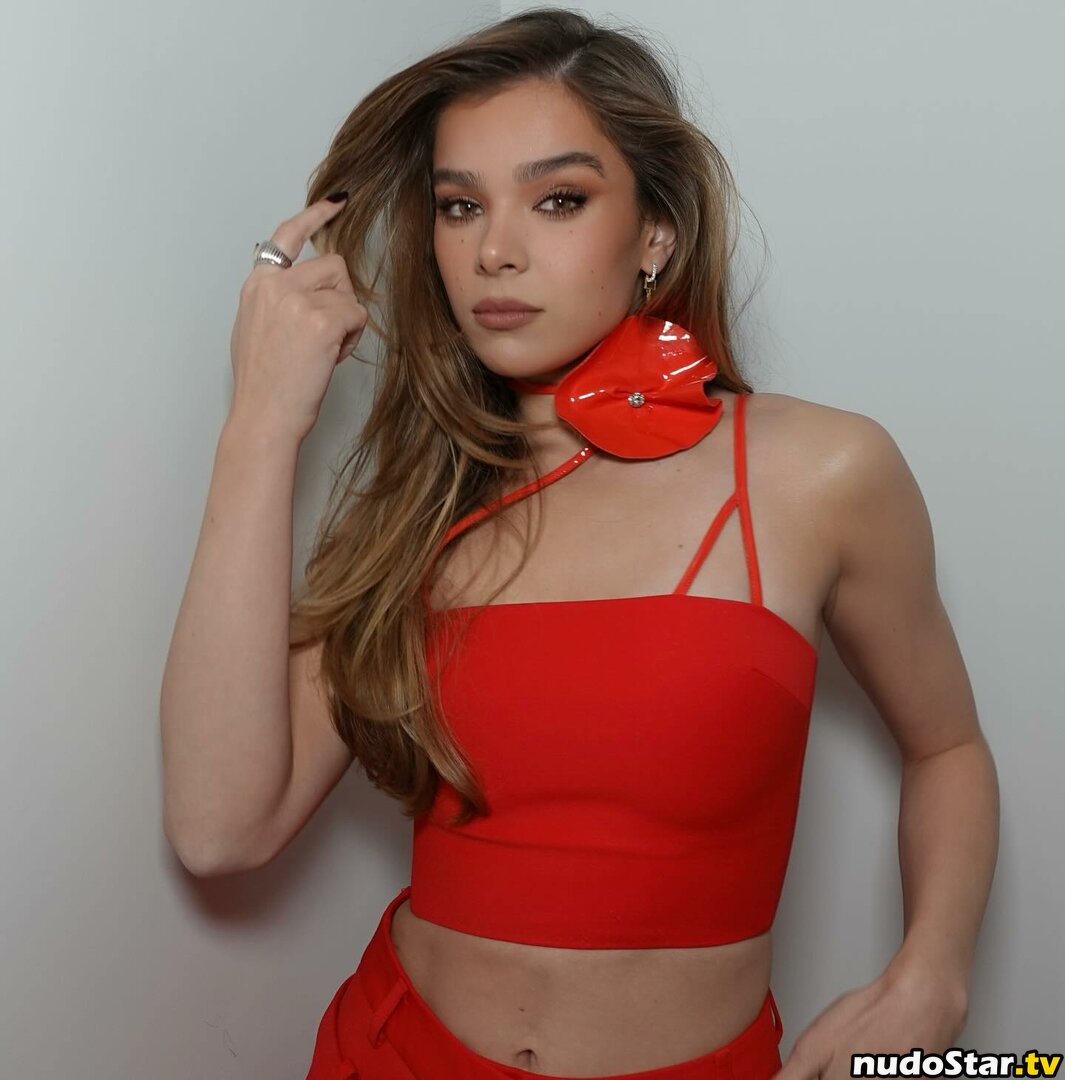 Hailee Steinfeld Haileesteinfeld Https Nude Onlyfans Photo 556