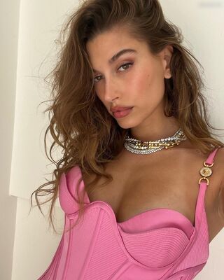 Hailey Bieber