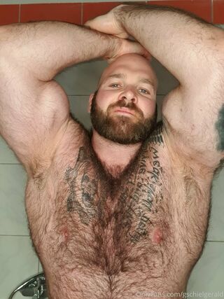 hairy_musclebear