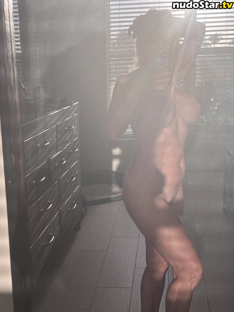 Heidi 100k / Hotwife23558669 Nude OnlyFans Leaked Photo #3
