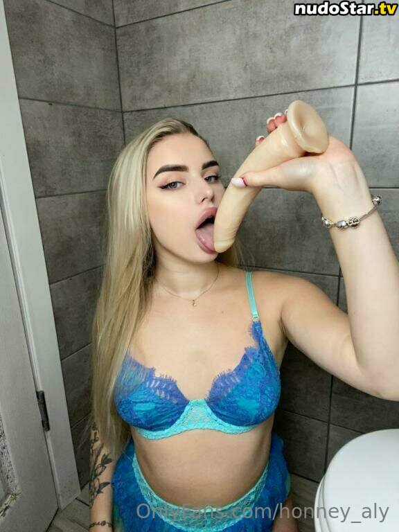 _.honneyy / honney_aly Nude OnlyFans Leaked Photo #81