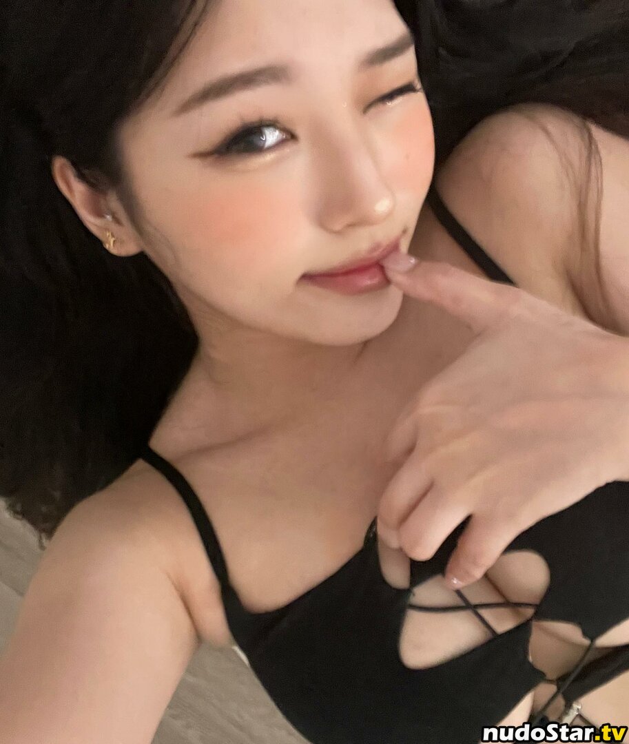 Aikuros / Hyoon Nude OnlyFans Leaked Photo #40
