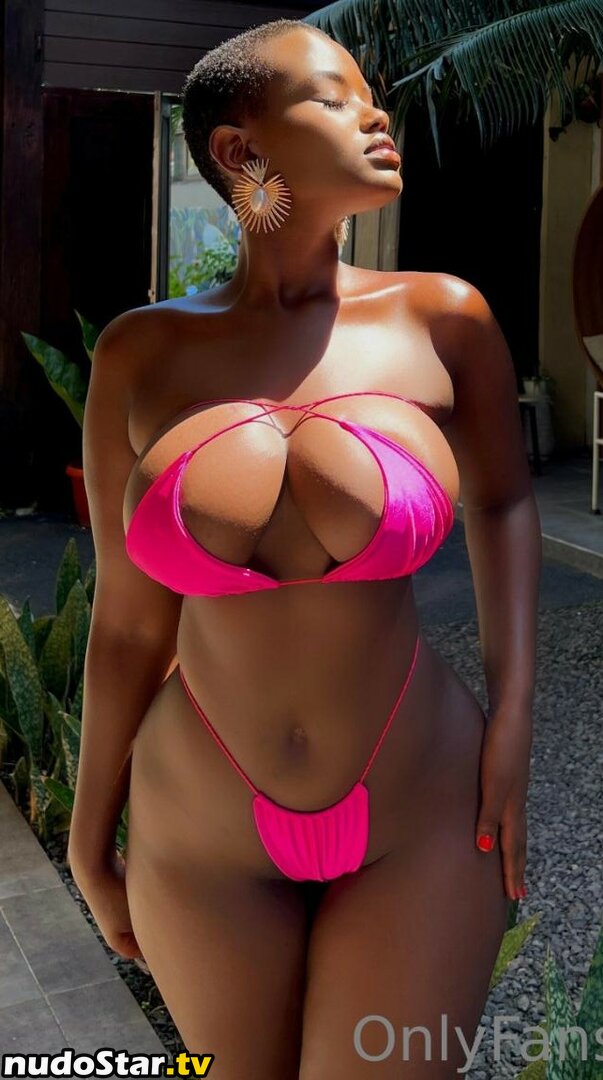 Isimbi Yvonne / iamisimbiyvonne_00 / isimbi Nude OnlyFans Leaked Photo #43