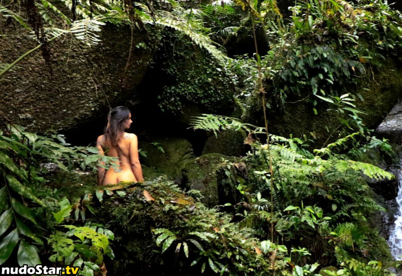 Kami Queiroz / SOS Mochileiras / tropicalraccoon Nude OnlyFans Leaked Photo #2