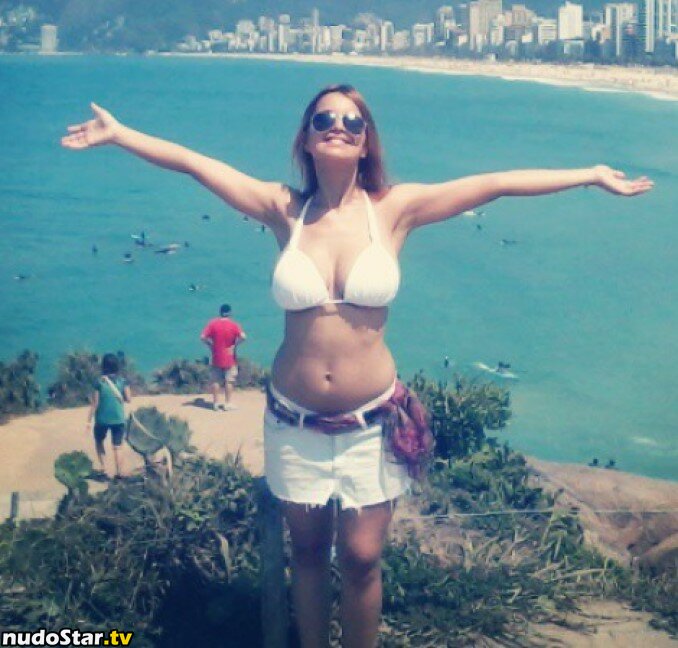 Kami Queiroz / SOS Mochileiras / tropicalraccoon Nude OnlyFans Leaked Photo #15