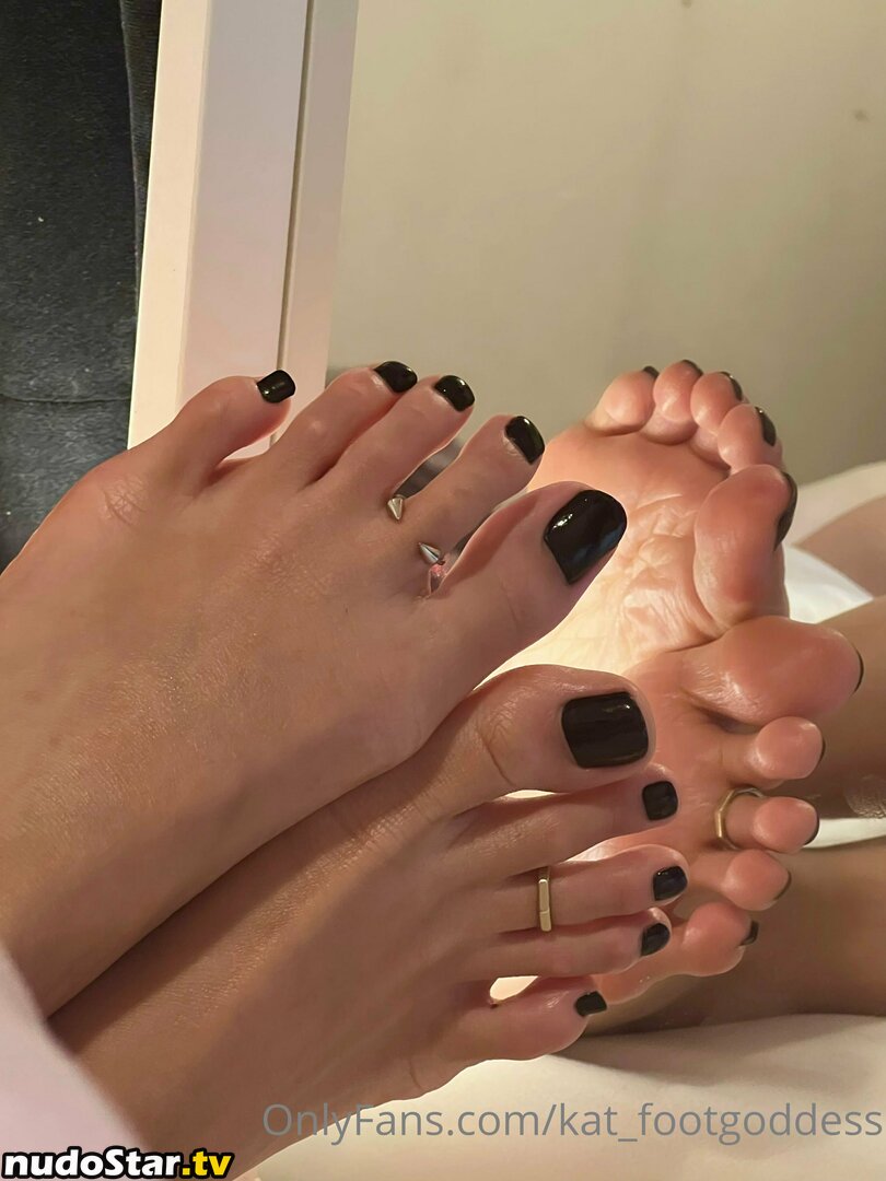 _katiethegoddess / kat_footgoddess Nude OnlyFans Leaked Photo #5