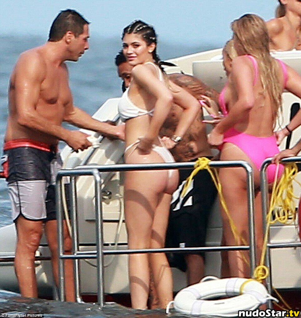 Kendall Jenner / KendallJenner Nude OnlyFans Leaked Photo #848