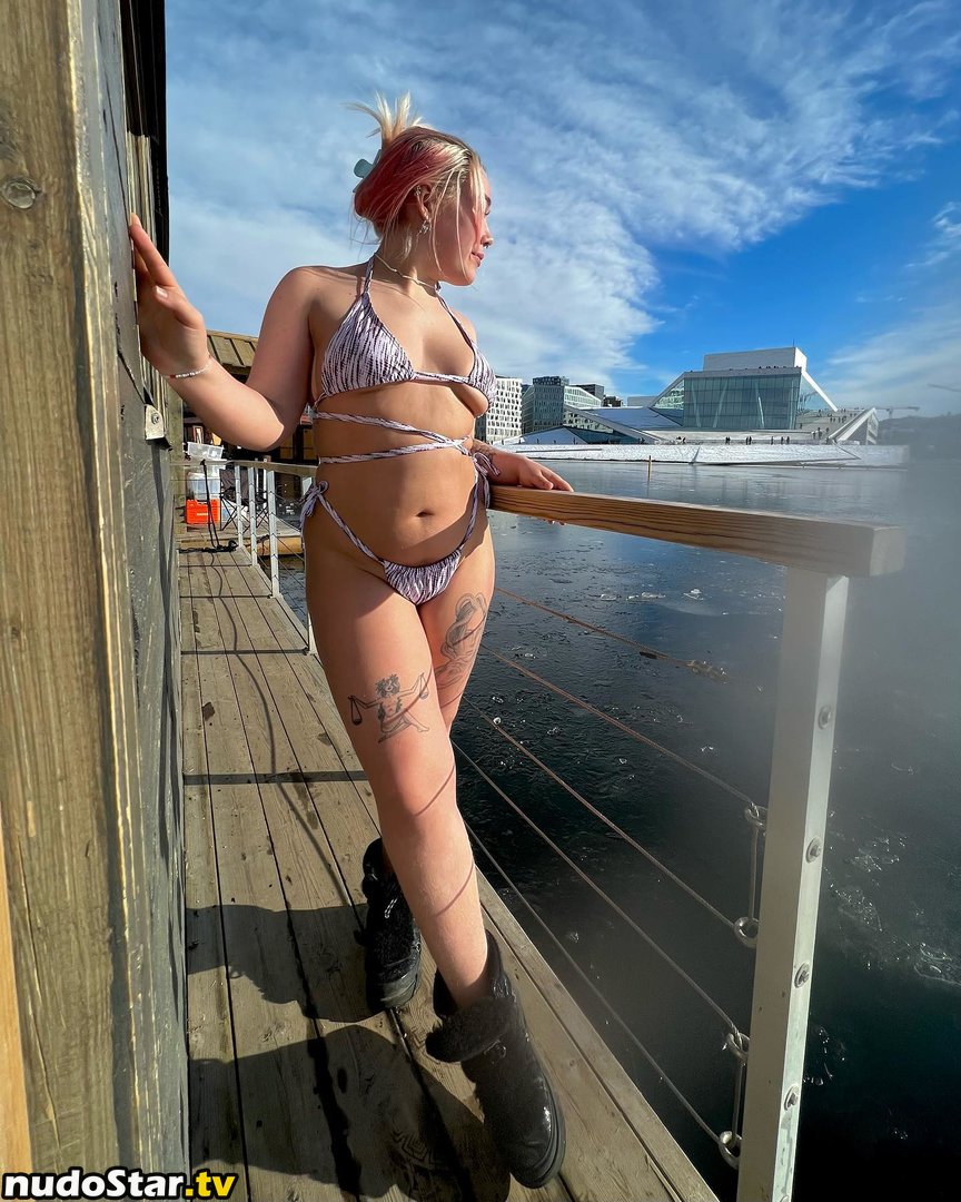 Icysweet / Kristjanavera / tiaraalvarez Nude OnlyFans Leaked Photo #6