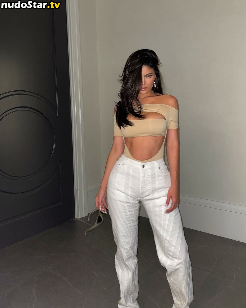 Kylie Jenner / kyliejenner / kyliejenner.2 Nude OnlyFans Leaked Photo #440