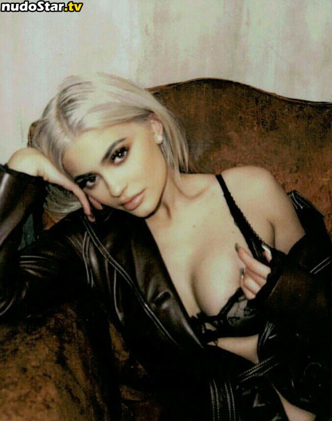 Kylie Jenner / kyliejenner / kyliejenner.2 Nude OnlyFans Leaked Photo #577