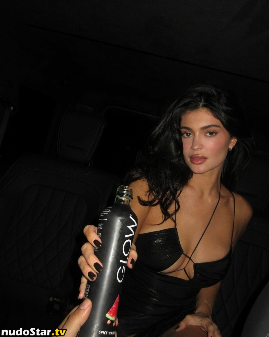 Kylie Jenner / kyliejenner / kyliejenner.2 Nude OnlyFans Leaked Photo #689
