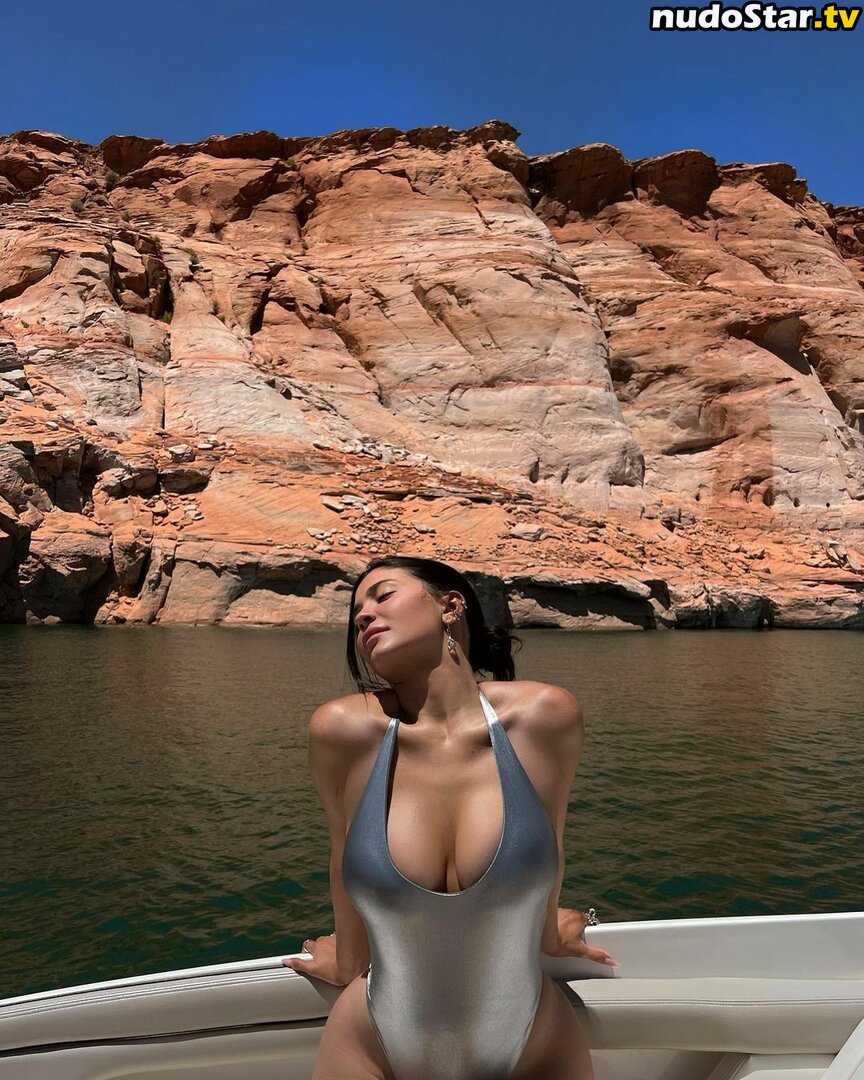 Kylie Jenner / kyliejenner / kyliejenner.2 Nude OnlyFans Leaked Photo #930
