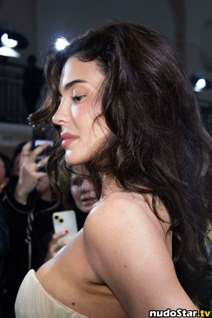 Kylie Jenner / kyliejenner / kyliejenner.2 Nude OnlyFans Leaked Photo #995